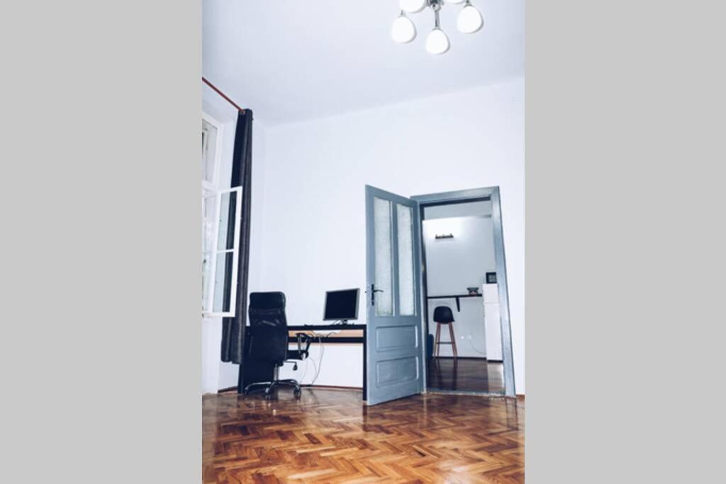 أرادايا ☆Modern High Ceiling Apartment - Heart Of The City المظهر الخارجي الصورة